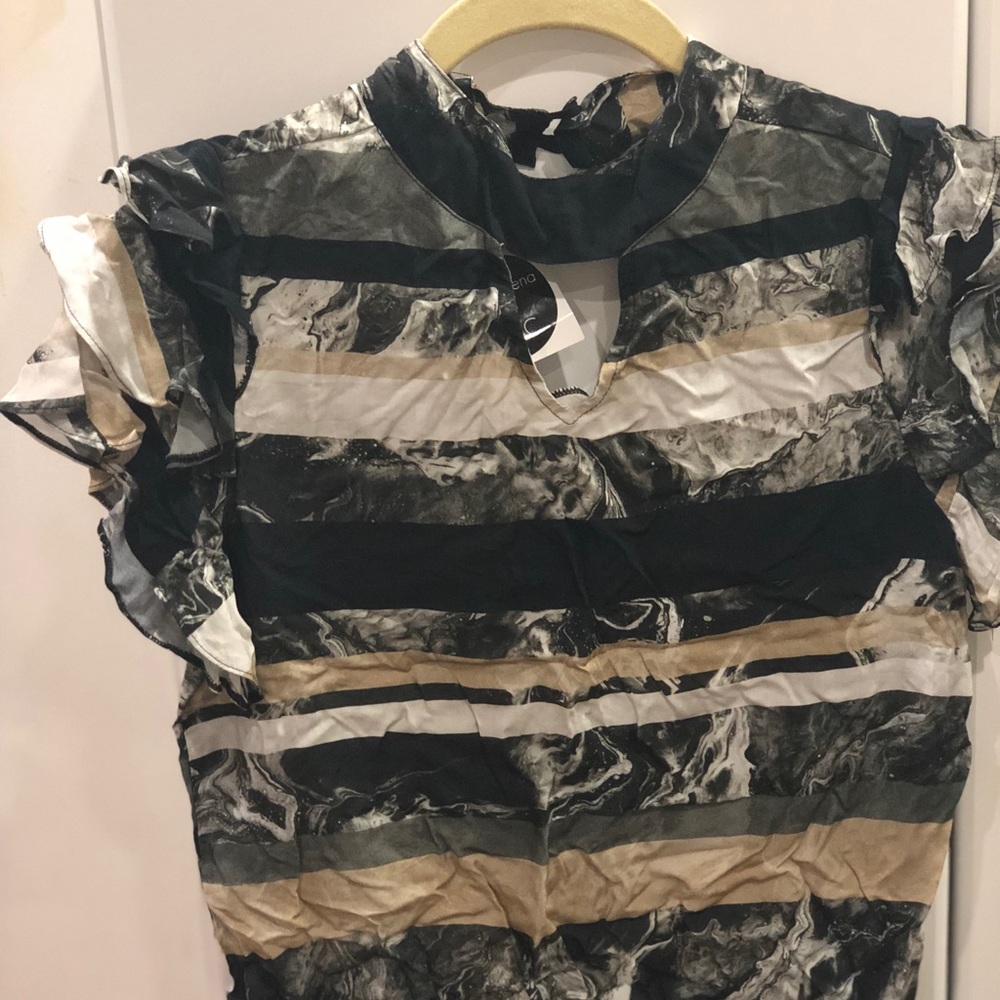 Short sleeve ruffle top